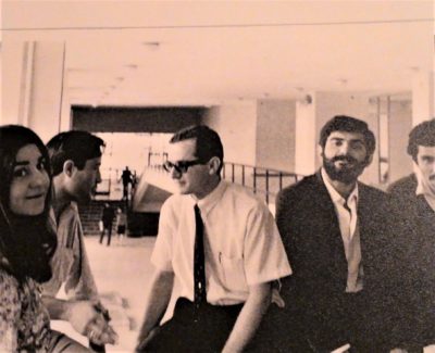 Eylül 1968’de TÖS Devrimci Eğitim Şurası sırasında SBF’de, soldan sağa Şirin Cemgil, Sinan Cemgil, ben, Masis Kürkçügil ve Ragıp Zarakolu Eylül 1968’de TÖS Devrimci Eğitim Şurası sırasında SBF’de, soldan sağa Şirin Cemgil, Sinan Cemgil, ben, Masis Kürkçügil ve Ragıp Zarakolu